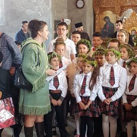 În Vinerea Mare, elevii de la Școala Jegălia au pregătit Priceasna de Înviere la biserica din localitate sub îndrumarea d-nei înv. Lenți Paraschiv